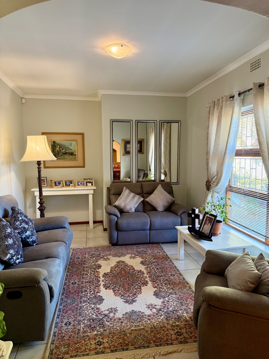 3 Bedroom Property for Sale in Bergzicht Western Cape